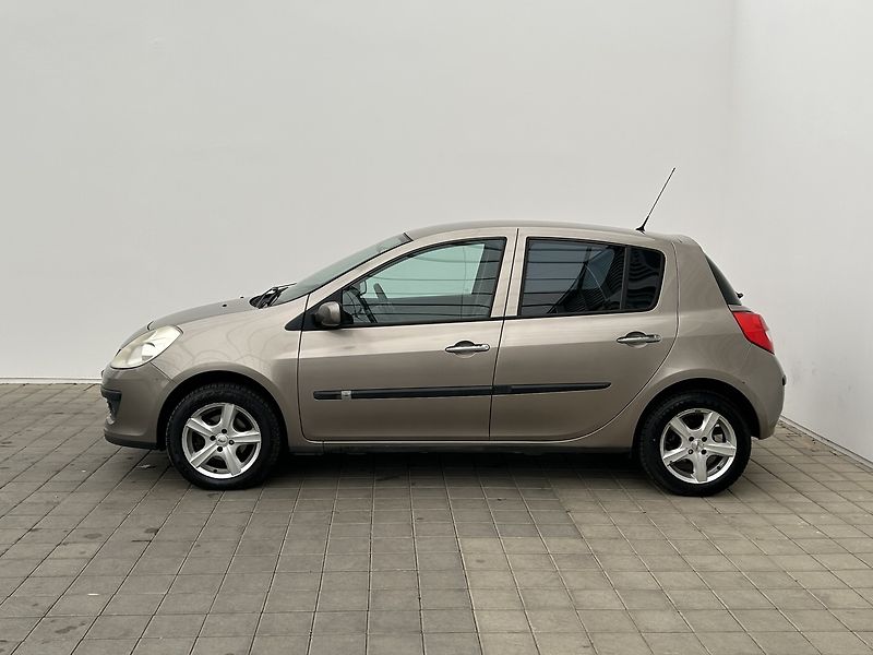 Renault Clio 1.1  . - fotka 2 z 26