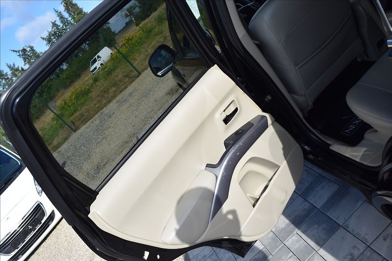 Mitsubishi Outlander 2,2 d 115KW TAŽNÉ 7MÍST 4X4 - fotka 31 z 51