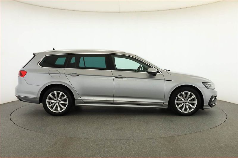 Volkswagen Passat (2021) R-Line 2.0 TDI, 4X4, Automat - fotka 6 z 21