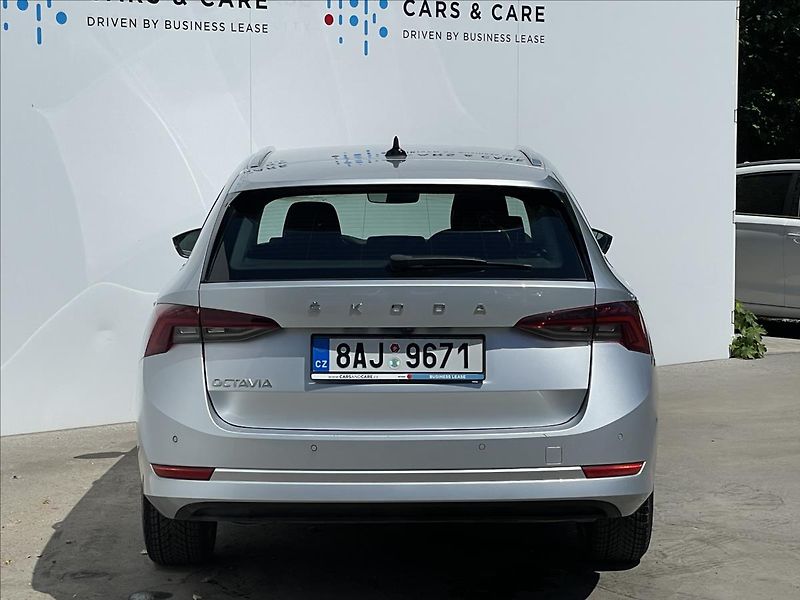 Škoda Octavia 2,0 TDI Combi Style Plus TAŽNÉ - fotka 22 z 22