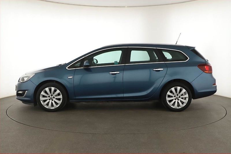 Opel Astra (2013) 1.4 T, Tempomat, Park. senzory - fotka 3 z 13