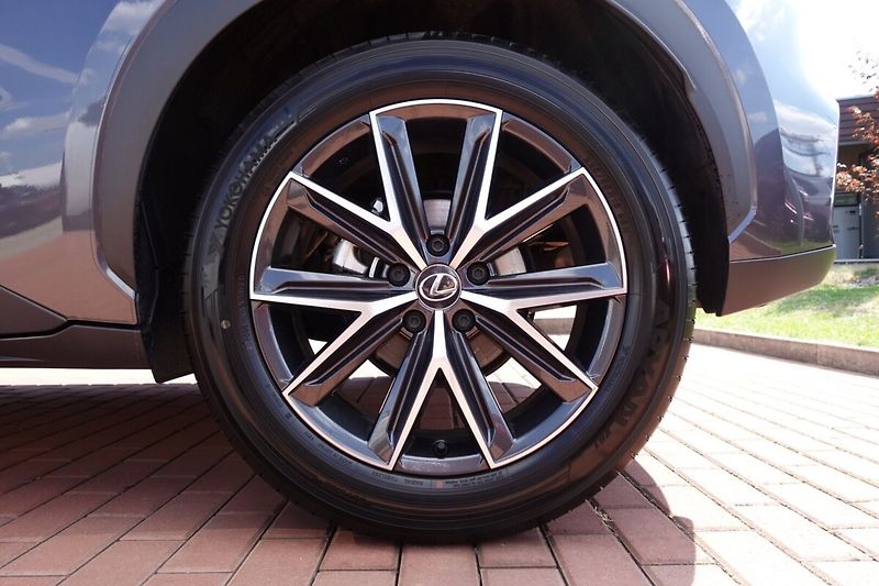 Lexus LBX 1,5 HEV Elegant Tech - fotka 9 z 35
