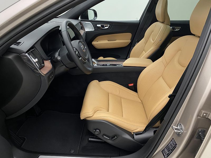 Volvo XC60 T6 AWD RECHARGE DARK ULTIMATE  - fotka 3 z 66