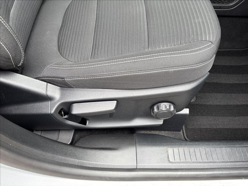 Ford Kuga 1,5 EcoBoost 110kW Titanium - fotka 19 z 39