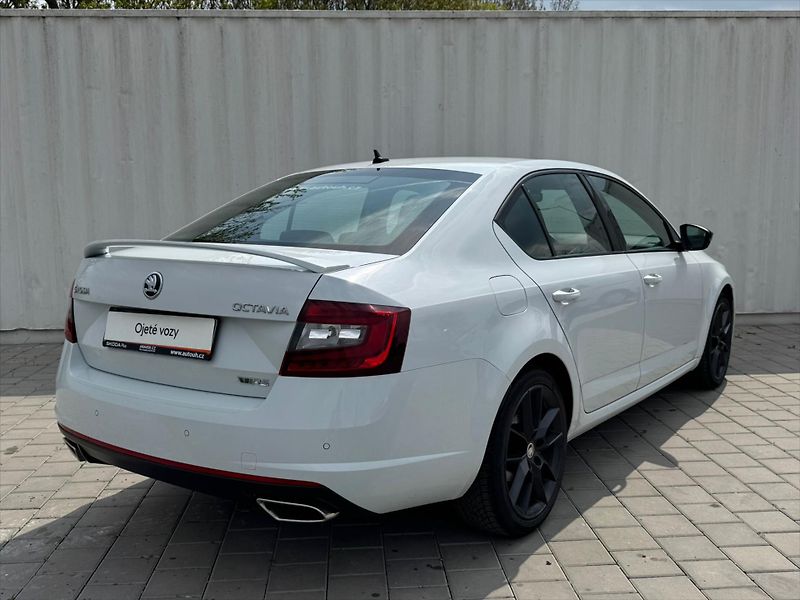 Škoda Octavia 2,0   RS 135kW - fotka 16 z 21