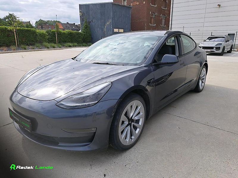 Tesla Model 3 (2021) Šedá metalíza, Tažné zařízení - fotka 3 z 11