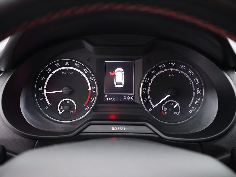 Škoda Octavia 2,0 TDI RS 135kW DSG Challenge - fotka 16 z 32