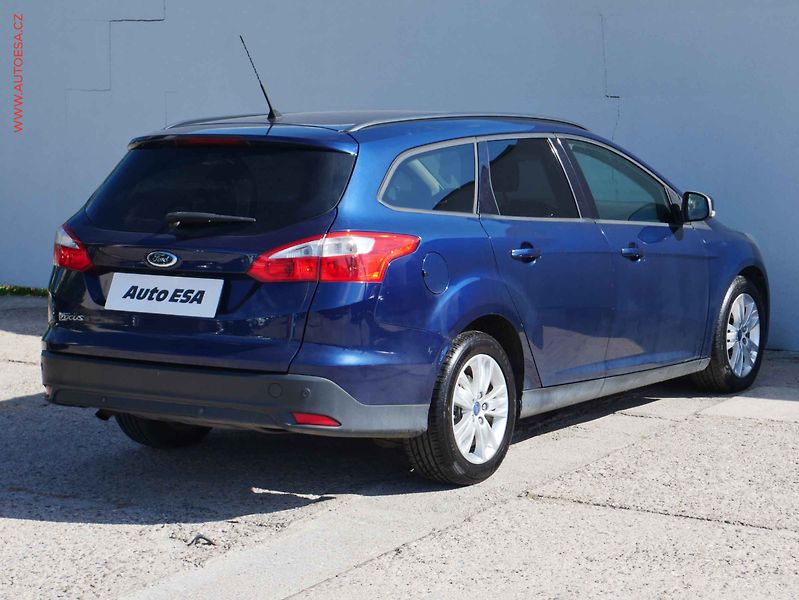 Ford Focus (2011) 1.6 TDCi, AC, park.asist - fotka 6 z 15