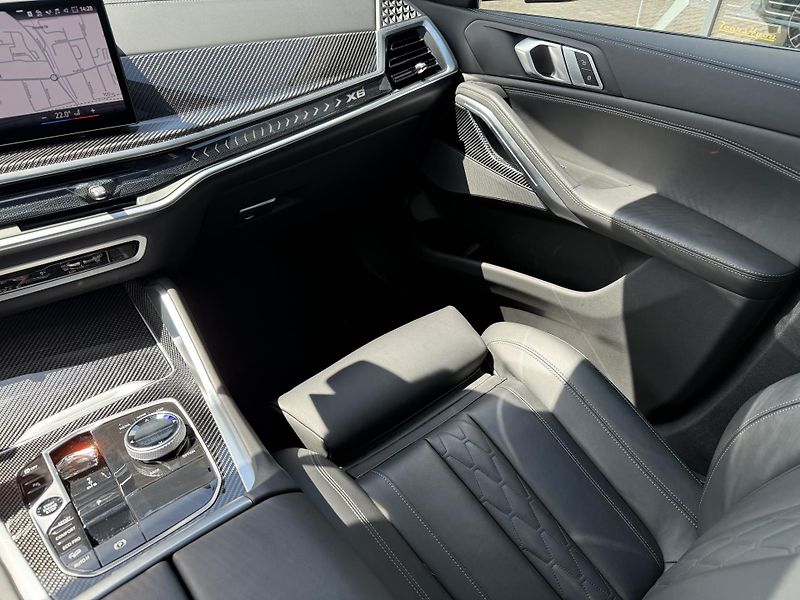 BMW X6 (2024) 30XD 210kW M-PAKET R22 BLACK!! - fotka 27 z 57