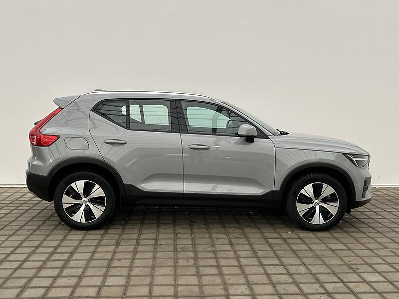 Volvo XC40 2.0 B3 ESSENTIAL - fotka 4 z 30