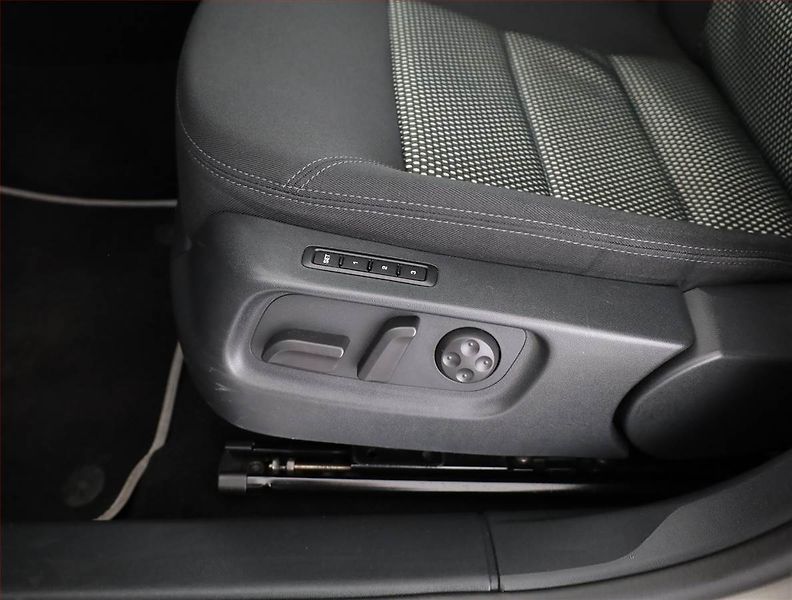 Škoda Octavia (2008) Scout 2.0 TDI, 4X4, ČR,1.maj - fotka 19 z 21