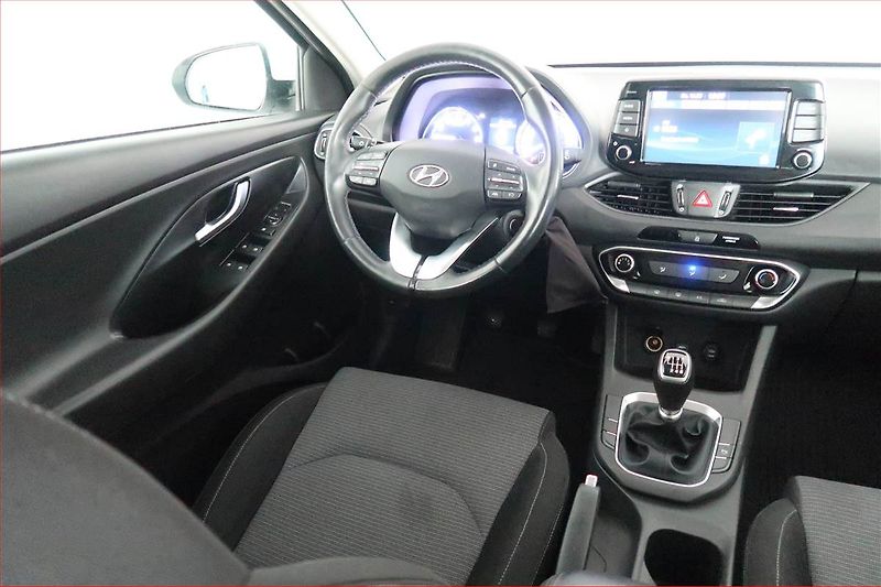 Hyundai i30 (2022) 1.0 T-GDI, ČR,1.maj - fotka 7 z 17
