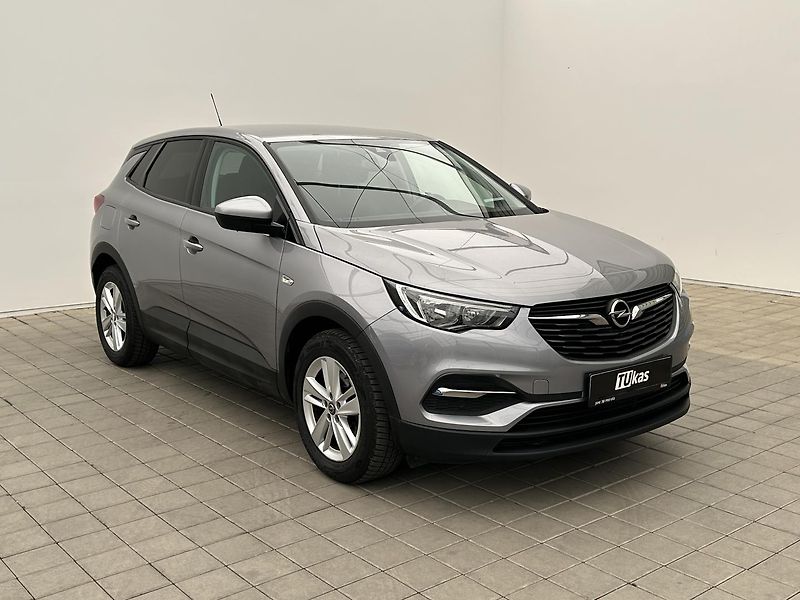 Opel Grandland 1.2 TURBO Edition - fotka 7 z 33