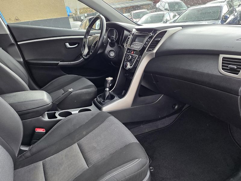 Hyundai i30 1.6-NÍZKÁ SPOTŘEBA- 5l/100km - fotka 9 z 13