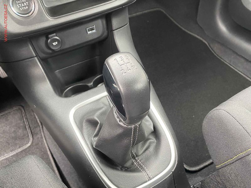 Citroën C3 (2022) 1.2 PT, Shine, LED, navi - fotka 15 z 17