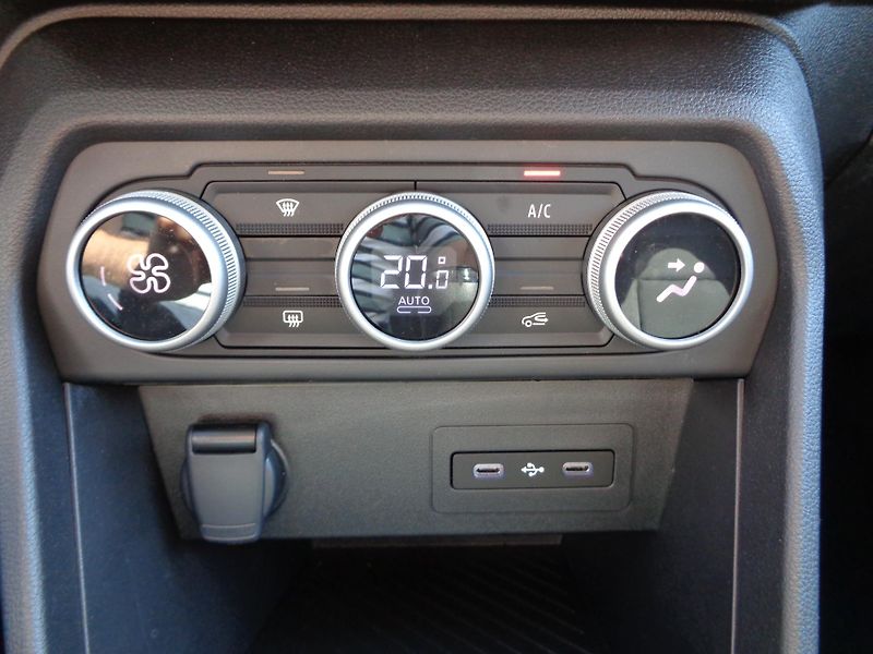 Dacia Jogger (2026) Expression Eco-G 120 7 míst    - fotka 16 z 23