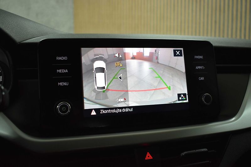 Škoda Scala 1.0 TSI 81kW *KAMERA*ACC* - fotka 22 z 38