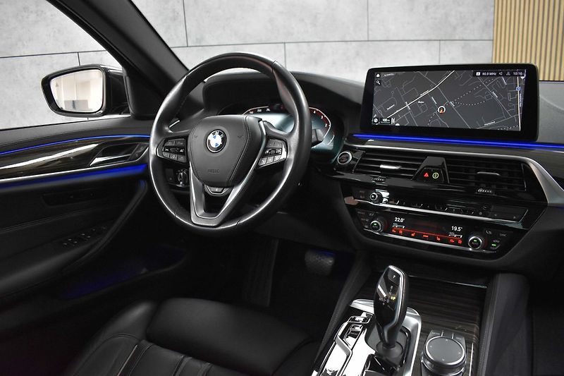 BMW Řada 5 530d xD TAŽNÉ*N.TOPENÍ*ČR 1.M* - fotka 9 z 51