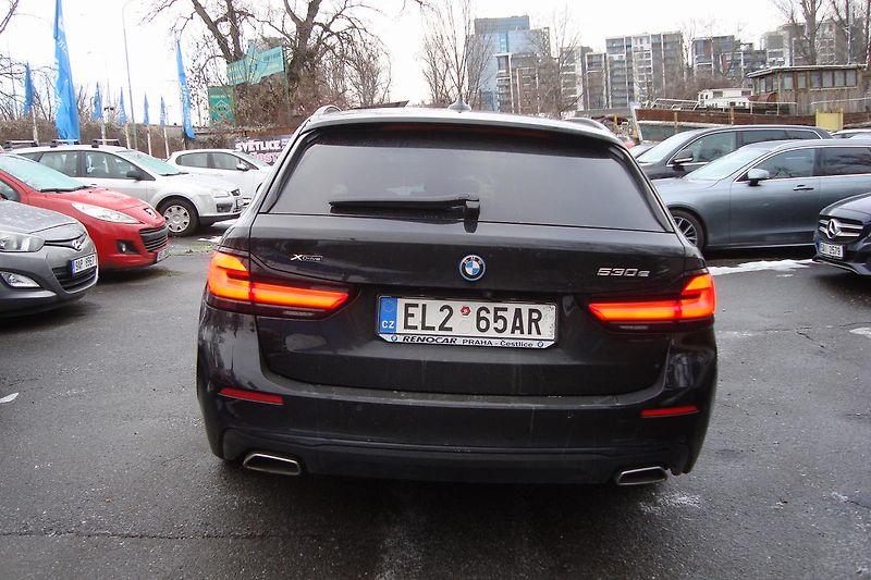 BMW Řada 5 (2021) 530e Xdrive, ČR, 1.Maj.S.Kn. - fotka 62 z 65