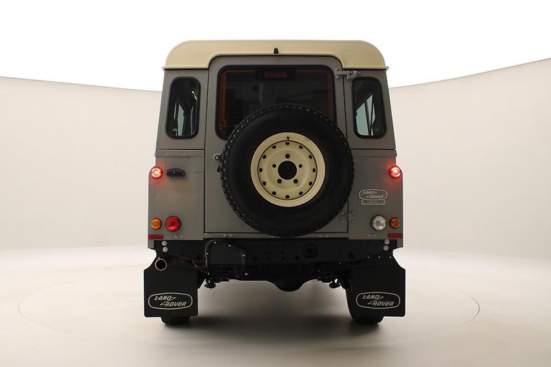 Land Rover Defender (2024) WORKS V8 ISLAY ED. REZERVACE - fotka 11 z 40