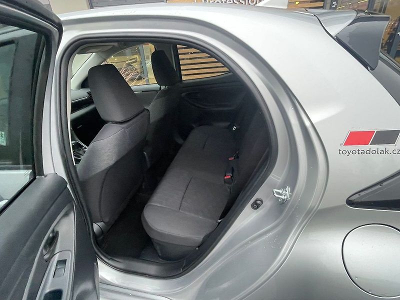 Toyota Yaris 1.5 Hybrid 116HP Style - fotka 23 z 28