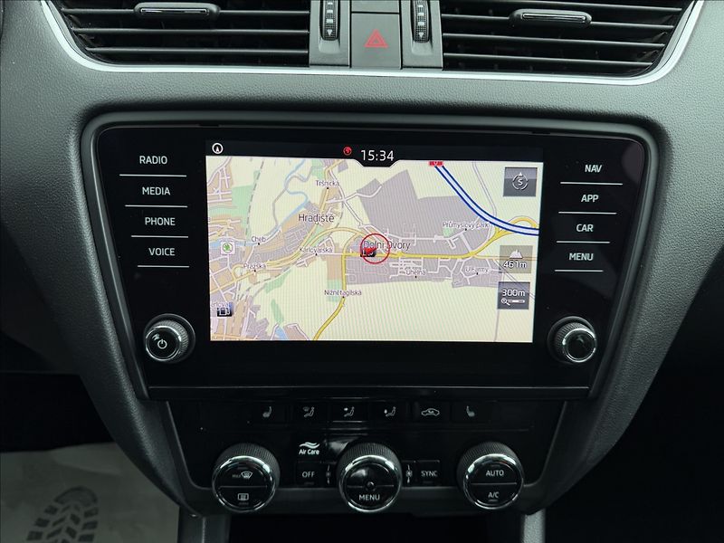 Škoda Octavia III 1.6 TDI Style DSG/Panorama - fotka 10 z 23