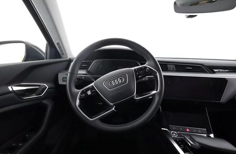 Audi Q8 e-tron 55 Quattro Kamera SoH 92% LED - fotka 14 z 27