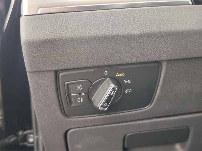 Volkswagen Passat 2.0 TDI/110kW Elegance - fotka 32 z 34