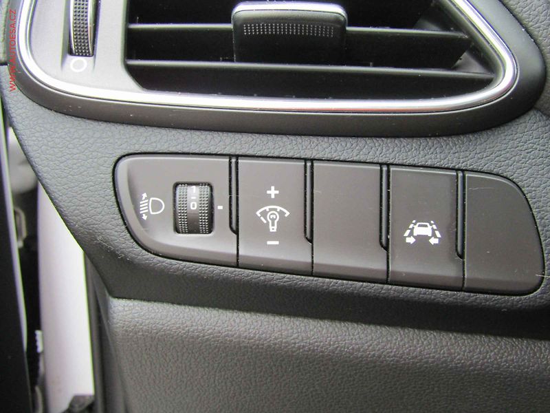 Hyundai i30 (2020) 2.0 i, serviska - fotka 13 z 20