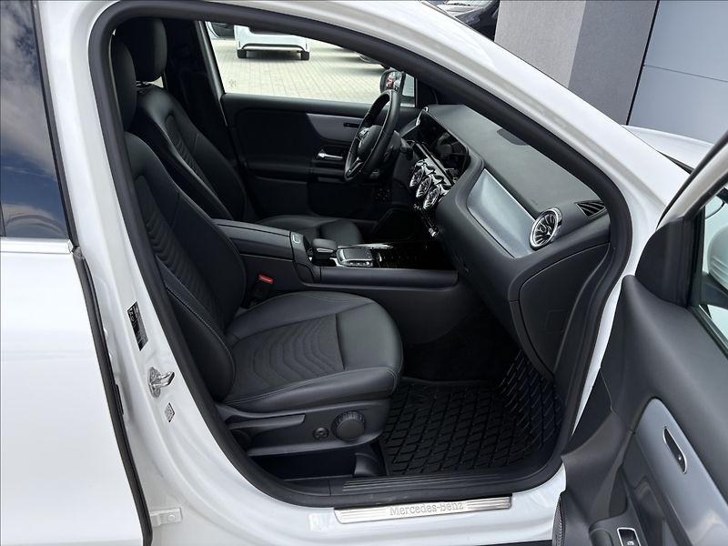 Mercedes-Benz GLA 250 e EQ Plug- in Hybrid - fotka 24 z 33