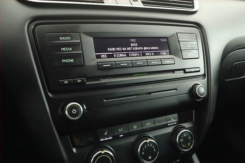 Škoda Octavia (2013) 1.6 TDI, Tempomat - fotka 10 z 12