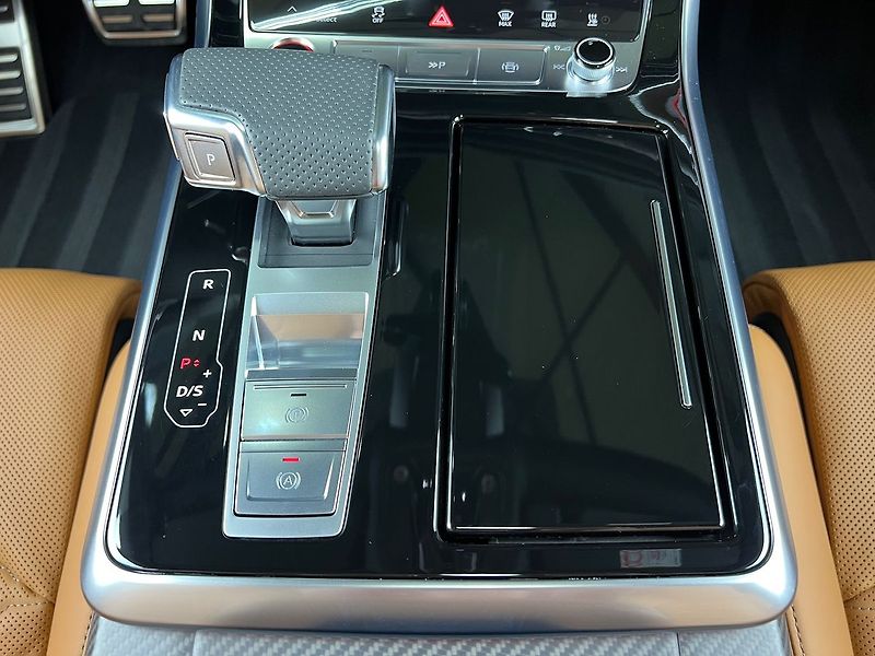 Audi RS Q8 QUATTRO, PERFORMANCE,B&O, PANO - fotka 29 z 39