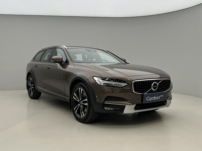 Volvo V90 CC D5 AWD PRO CZ 1. maj. - fotka 8 z 44