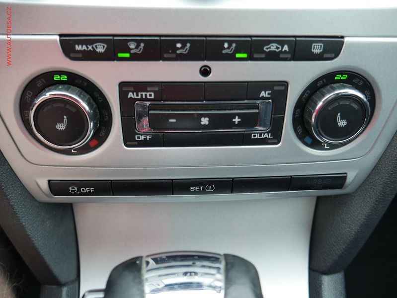 Škoda Octavia (2011) 2.0 TDi, RS, DSG, bixen - fotka 19 z 20