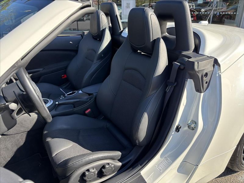 Nissan 370 Z 3,7 i Premium 1.ČR TOP STAV - fotka 18 z 49