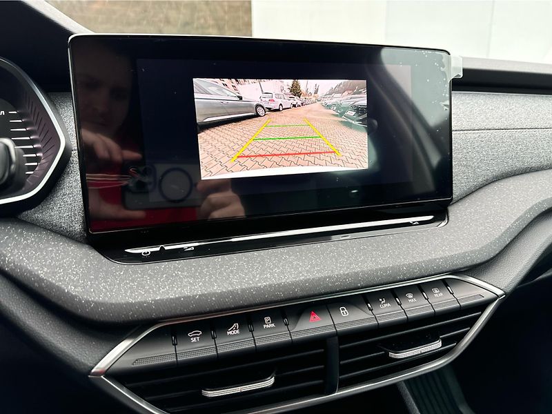 Škoda Octavia IV FL Combi Top Selection 2.0 - fotka 14 z 24