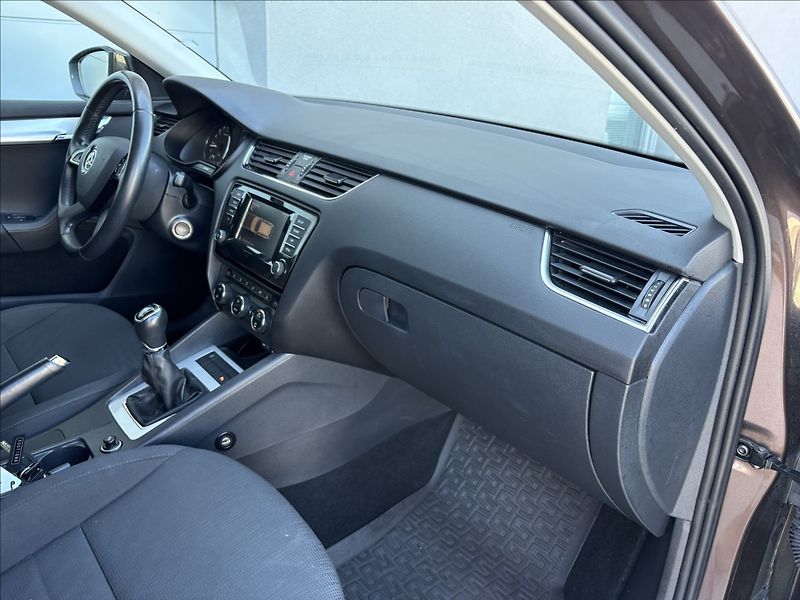 Škoda Octavia 2,0 ČR 1. maj. servis 6 MT - fotka 22 z 25