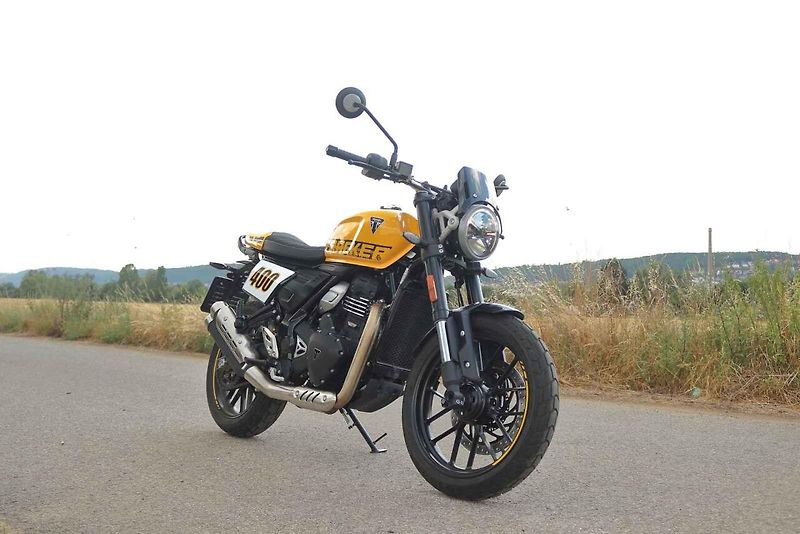 Se Speedem uhodil Triumph hřebíček na hlavičku a Tracker půjde bez pochyby v jeho stopách.