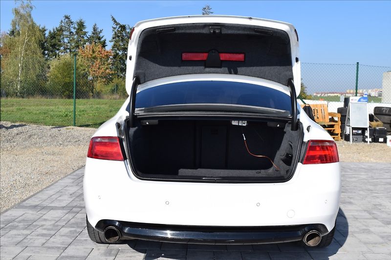 Audi A5 3,0 TDI 176KW S-LINE ALU SERVI - fotka 10 z 48