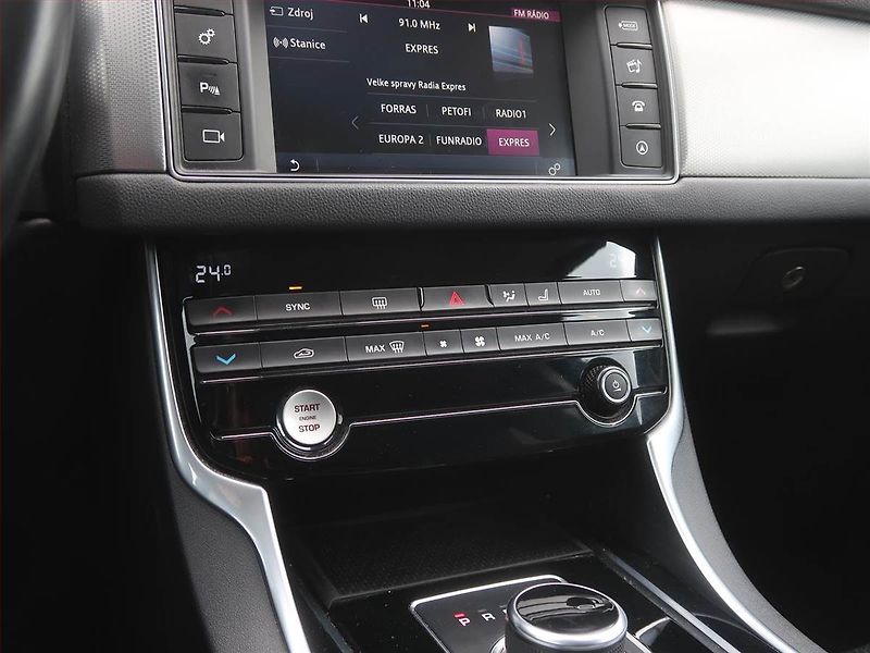 Jaguar XF (2018) 20d, Automat, Kůže, Navi - fotka 18 z 19