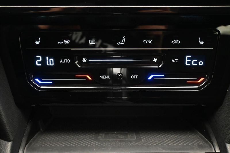 Volkswagen Passat 1,4 TSI GTE 160 kW DSG Highlin - fotka 21 z 32