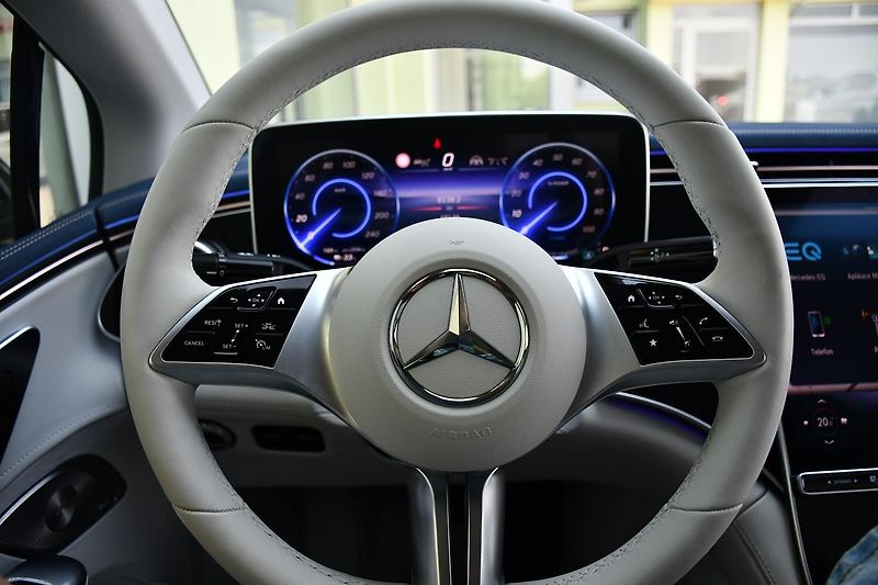 Mercedes-Benz EQE 350 4MATIC 4L-ZÁRUKA  - fotka 28 z 58
