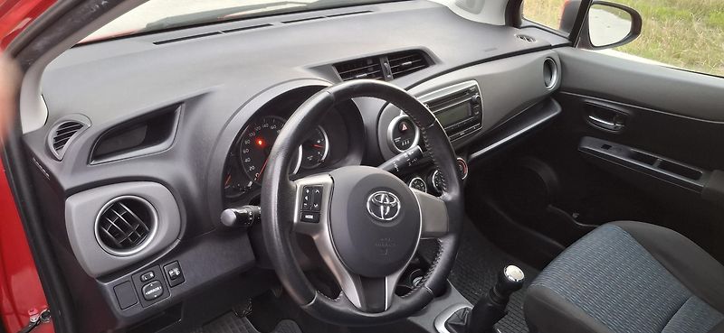 Toyota Yaris 1.0 VVT-i 51 kw - fotka 23 z 33