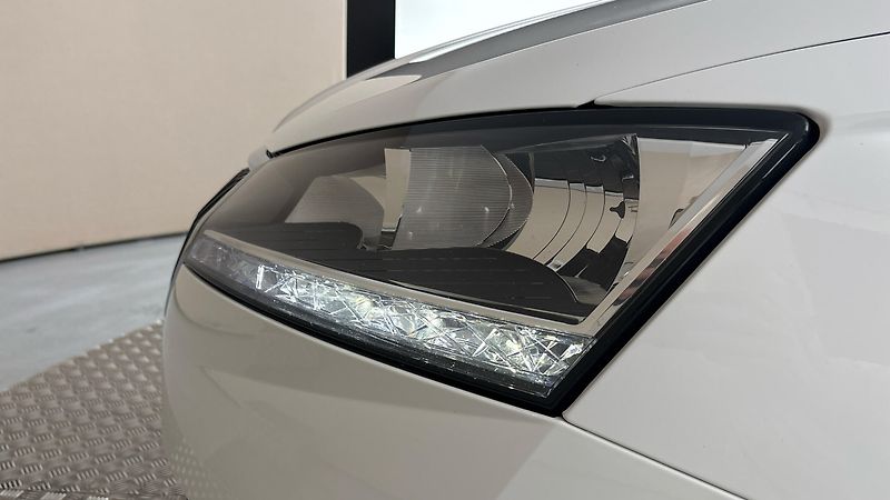 Škoda Fabia 1.0 TSI Ambition Combi - fotka 18 z 25