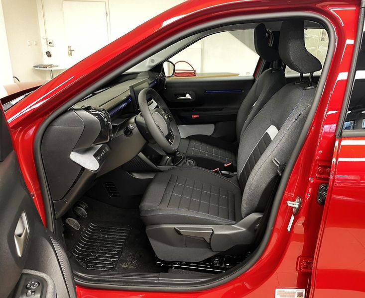 Citroën C3 (2026)  PLUS Turbo 100k Manual     - fotka 9 z 23