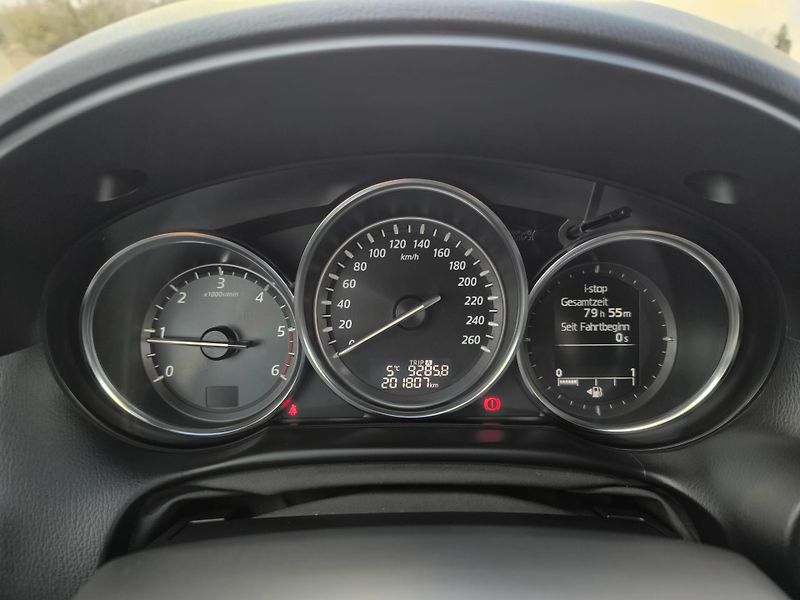 Mazda CX-5 2.2 4x4 TAŽNÉ, DOLOŽENÉ KM - fotka 20 z 39