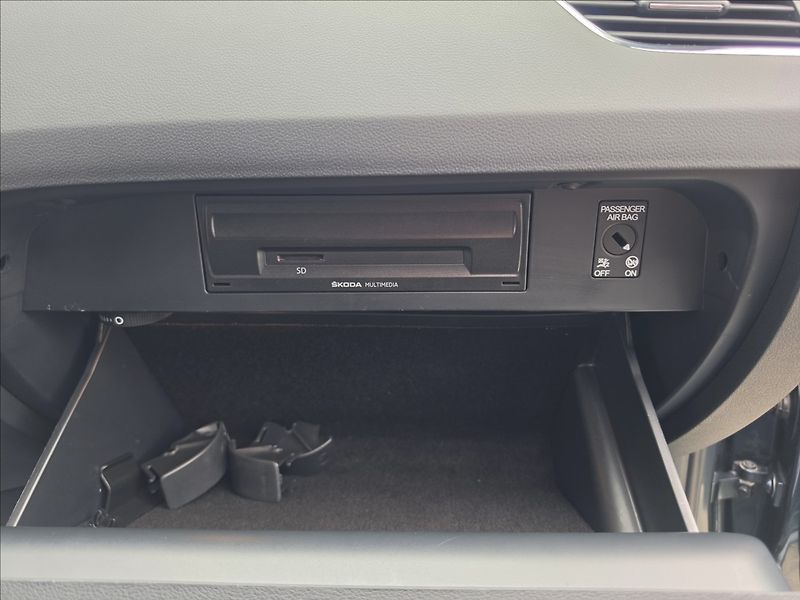 Škoda Octavia 1,4TSi 110KW Ambition 92TKM - fotka 31 z 39