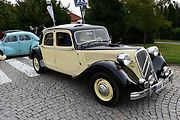 Na tradiční Lidický okruh dorazily desítky historických automobilů a motocyklů, které obdivovali návštěvníci z Kladna i širokého okolí.
