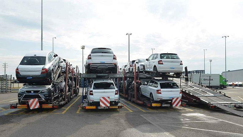 Závody v Mladé Boleslavi a Kvasinách denně opustí více jak 3000 nových vozů.