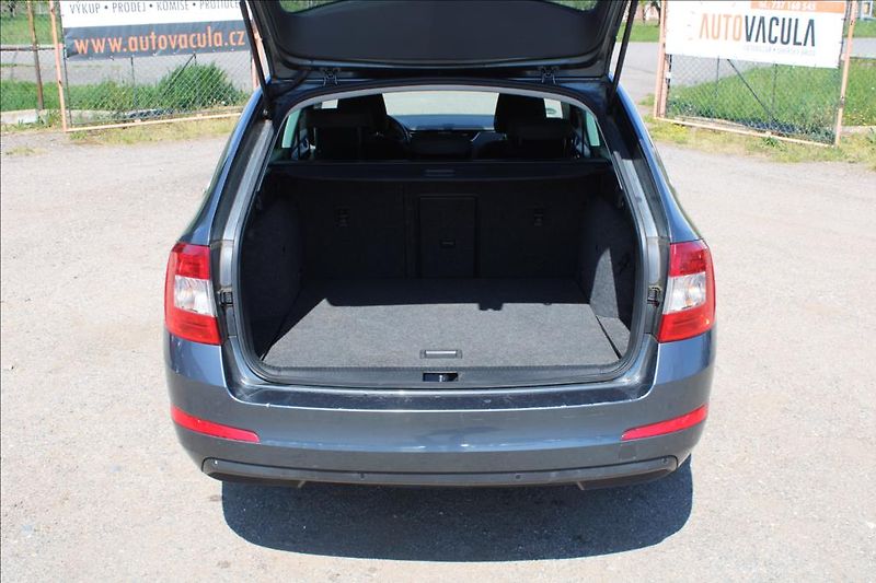 Škoda Octavia 1,4 TSi  EDITTION, XENONY - fotka 14 z 27
